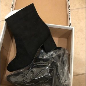 Bambo trendy black ankle boots w/ 2.25" heels. NWT